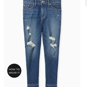 Torrid Sky Hi distressed skinny crops